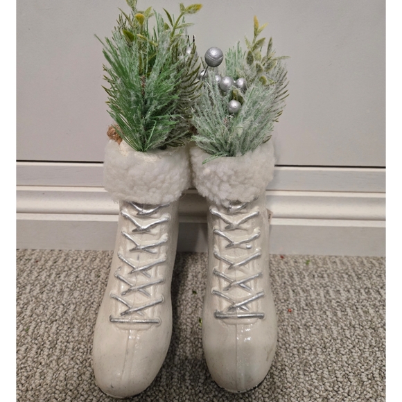 2 WHITE GLISTENING ICE SKATE CHRISTMAS HOLIDAY ORNAMENT W/WHITE FAUX FUR - Picture 3 of 8